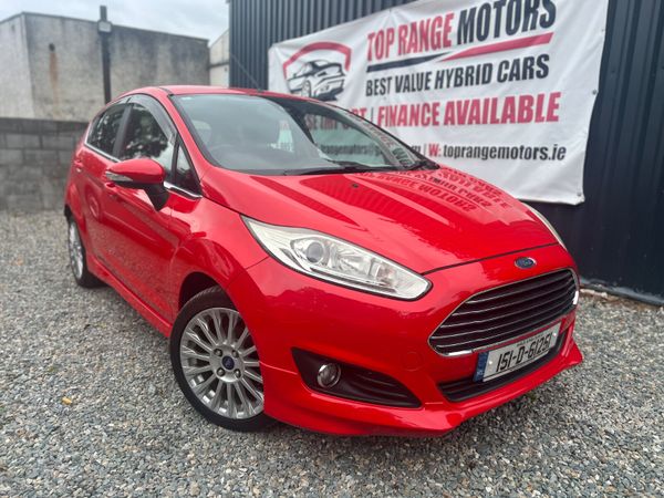 Ford Fiesta Hatchback, Petrol, 2015, Red