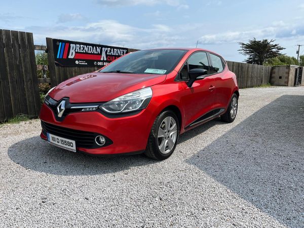 Renault Clio Hatchback, Petrol, 2016, Red
