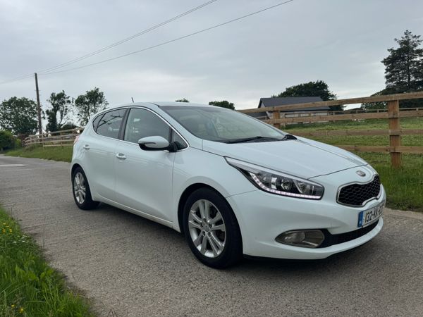 Kia Ceed Hatchback, Diesel, 2013, White
