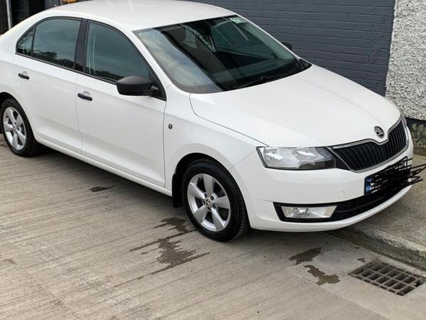 Skoda Rapid Saloon, Petrol, 2013, White