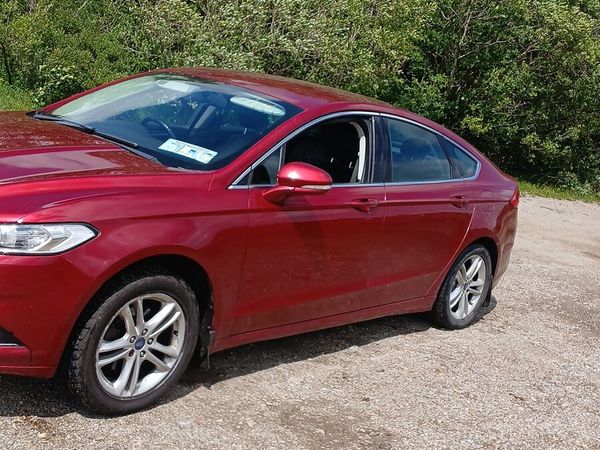 Ford Mondeo Hatchback, Diesel, 2015, Red