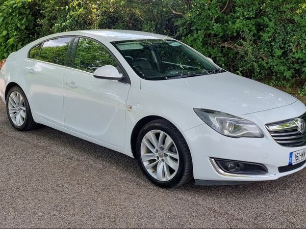Vauxhall Insignia Hatchback, Diesel, 2015, White