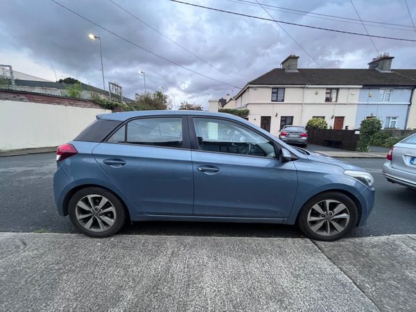 Hyundai i20 Hatchback, Petrol, 2015, Blue