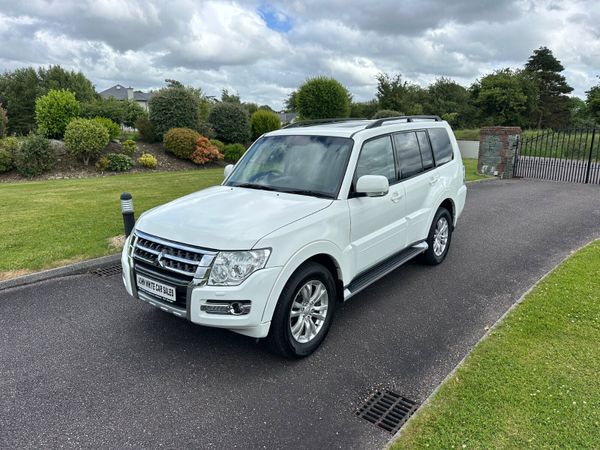 Mitsubishi Pajero SUV, Diesel, 2015, White