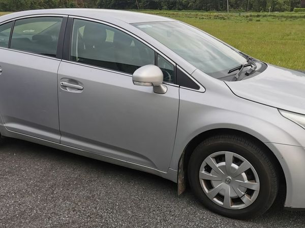 Toyota Avensis Saloon, Diesel, 2011, Silver