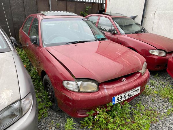 Hyundai Accent Hatchback, Petrol, 1999, Red