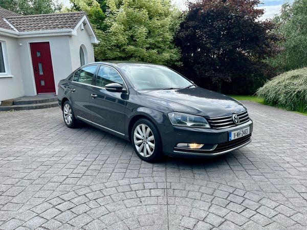 Volkswagen Passat Saloon, Diesel, 2011, Grey