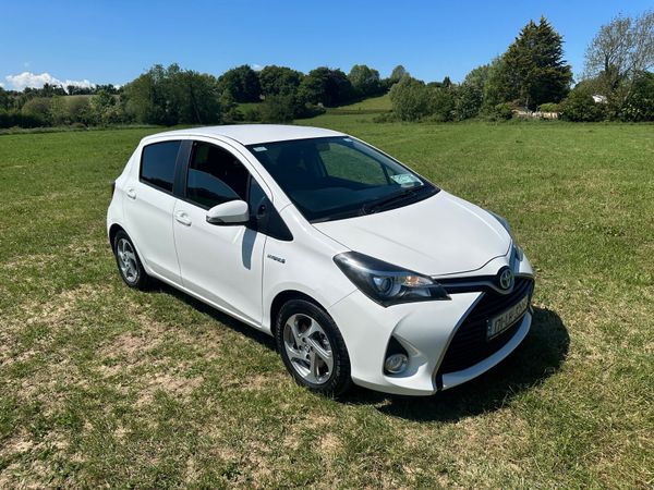 Toyota Yaris Hatchback, Petrol Hybrid, 2017, White
