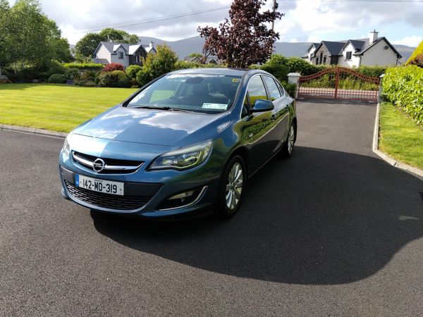 Opel Astra Saloon, Diesel, 2014, Blue