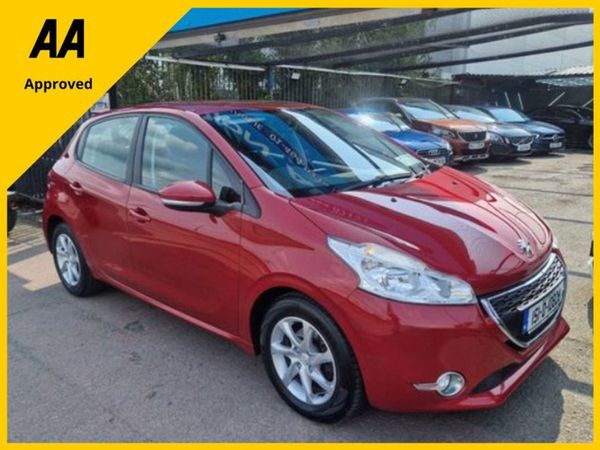 Peugeot 208 Hatchback, Petrol, 2015, Red