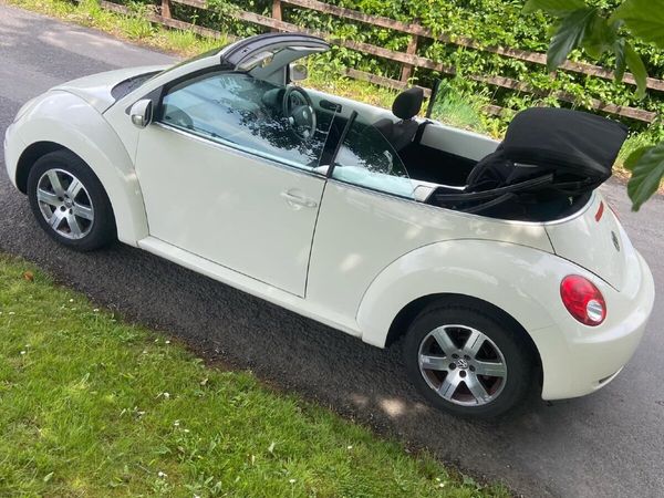 Volkswagen Beetle Convertible, Petrol, 2008, White