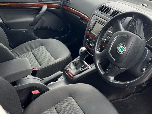 Skoda Octavia Hatchback, Diesel, 2010, Black