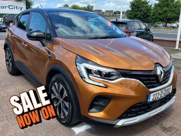 Renault Captur Hatchback, Petrol, 2022, Orange