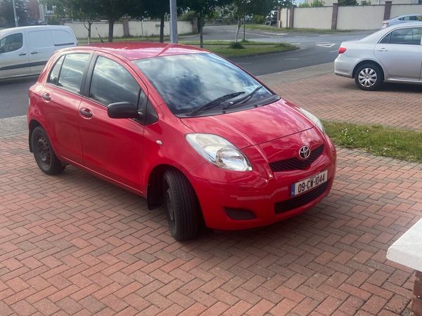 Toyota Yaris Hatchback, Petrol, 2009, Red