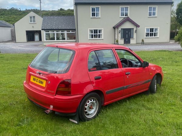 Toyota Starlet Hatchback, Petrol, 1999, Red