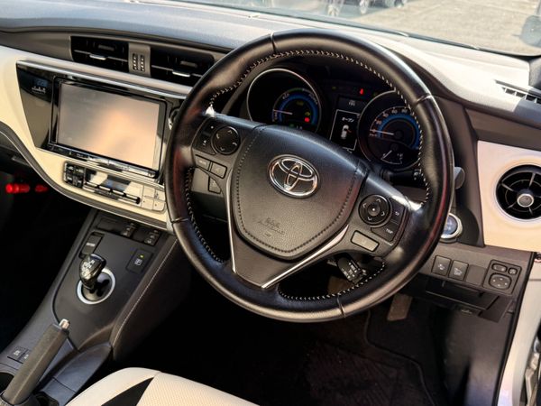 Toyota Auris Hatchback, Petrol Hybrid, 2016, Black