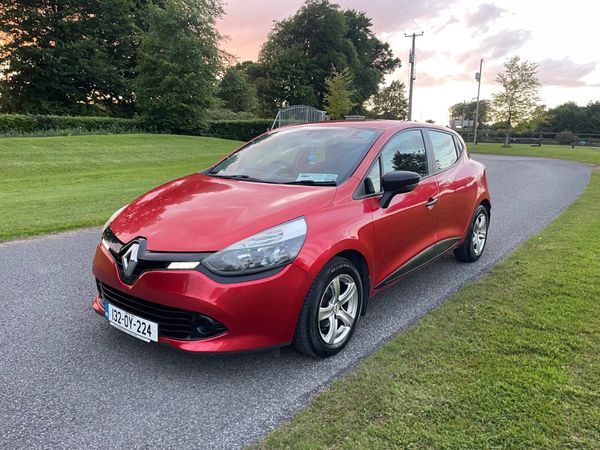 Renault Clio Hatchback, Diesel, 2013, Red