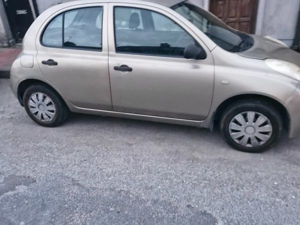 Nissan Micra Hatchback, Petrol, 2004, Gold