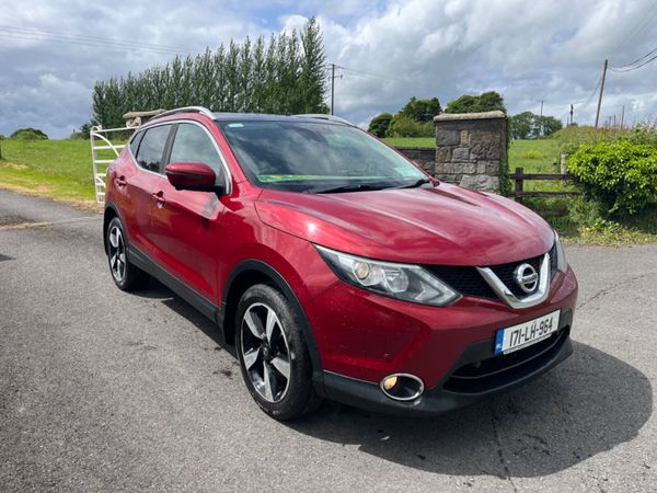 Nissan Qashqai SUV, Diesel, 2017, Red