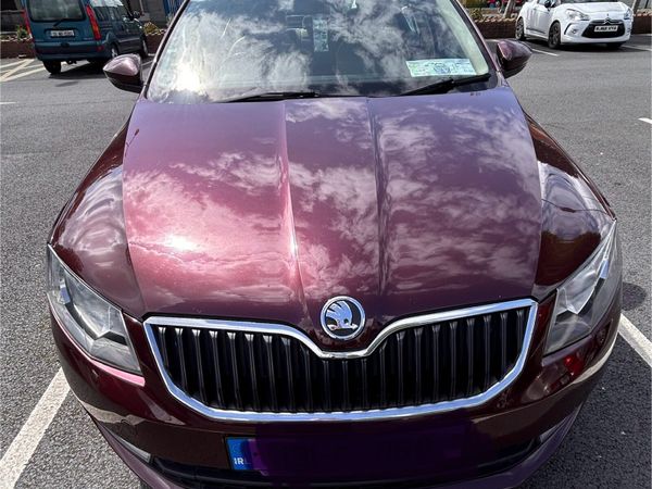 Skoda Octavia Saloon, Diesel, 2013, Red