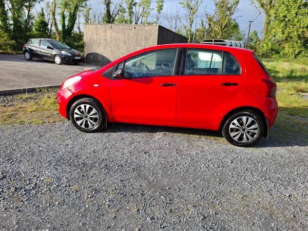 Toyota Yaris Hatchback, Petrol, 2007, Red
