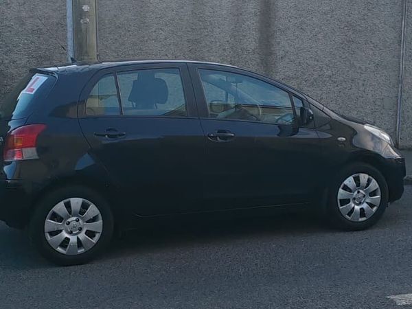 Toyota Yaris Hatchback, Petrol, 2009, Black