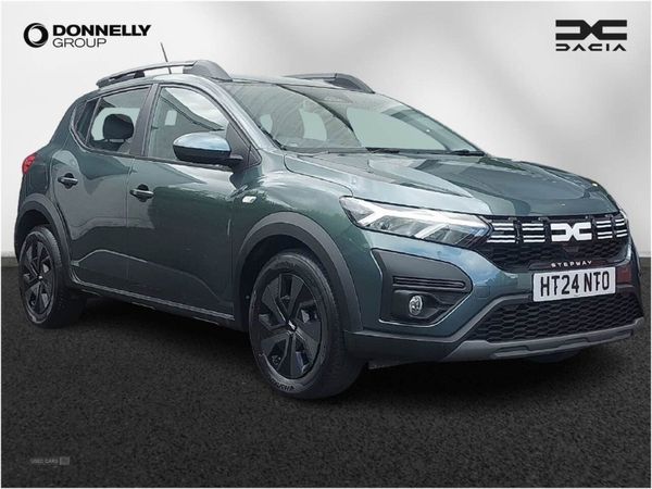 Dacia Sandero Stepway , Petrol, 2024, Green