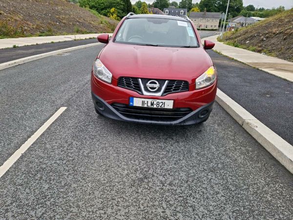 Nissan Qashqai Hatchback, Diesel, 2011, Red