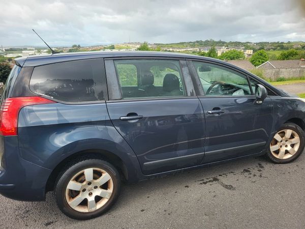 Peugeot 5008 MPV, Diesel, 2012, Blue