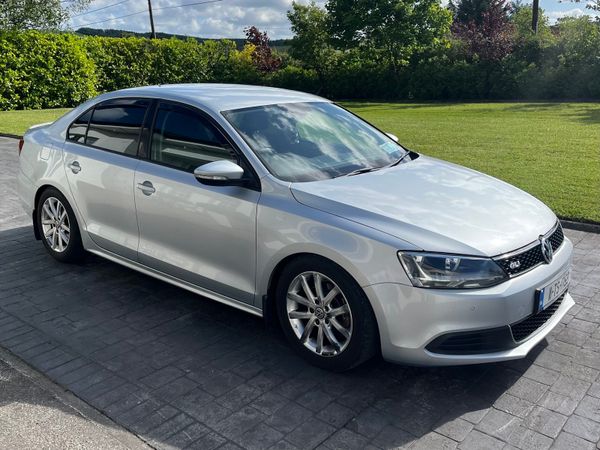 Volkswagen Jetta Saloon, Diesel, 2011, Silver
