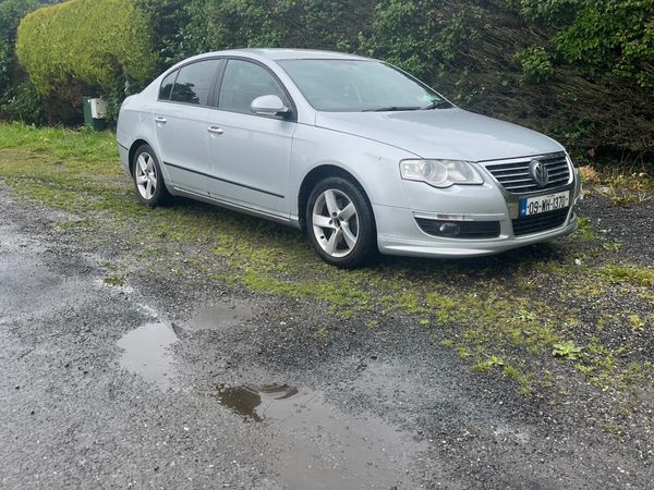 Volkswagen Passat Saloon, Diesel, 2009, Silver