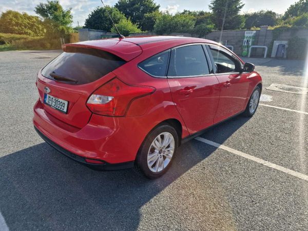 Ford Focus Hatchback, Diesel, 2012, Red