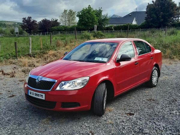 Skoda Octavia Hatchback, Diesel, 2012, Red