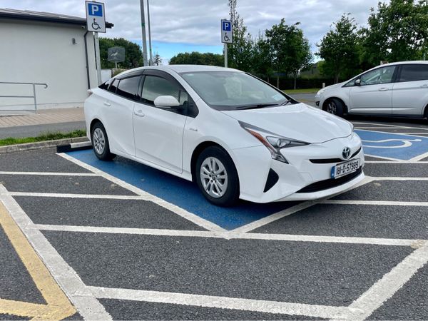 Toyota Prius Hatchback, Petrol Hybrid, 2018, White