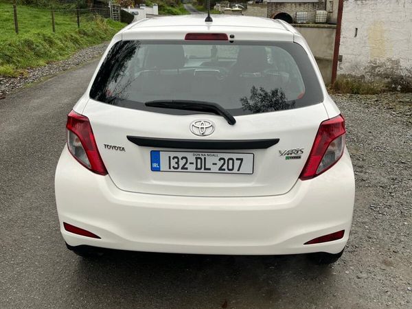 Toyota Yaris Hatchback, Petrol, 2013, White