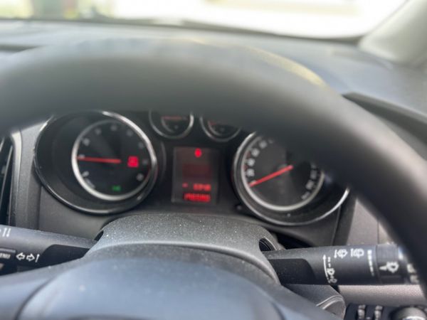Opel Astra Hatchback, Petrol, 2010, Silver