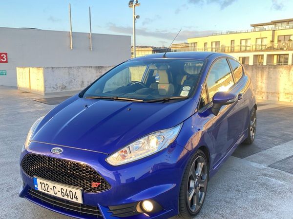 Ford Fiesta Hatchback, Petrol, 2013, Blue