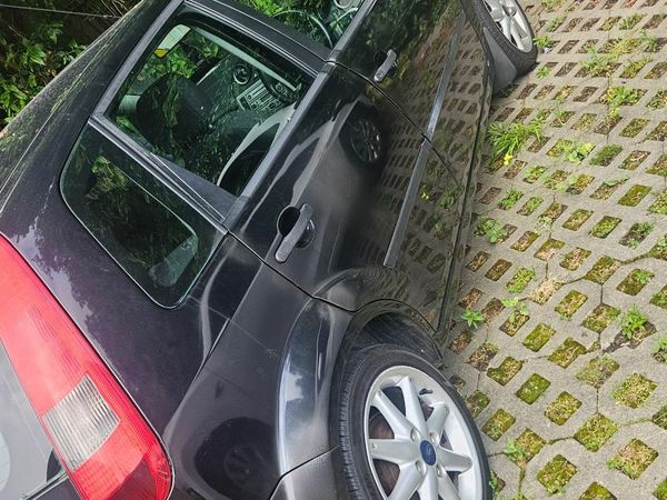 Ford Fiesta Hatchback, Petrol, 2005, Black