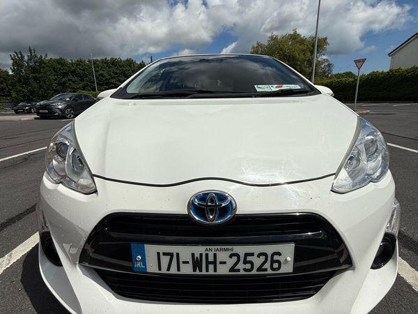 Toyota Aqua Hatchback, Petrol Hybrid, 2017, White