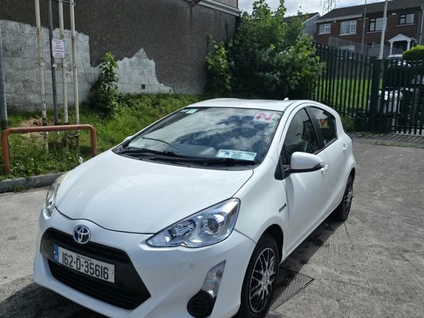 Toyota Aqua Hatchback, Petrol Hybrid, 2016, White