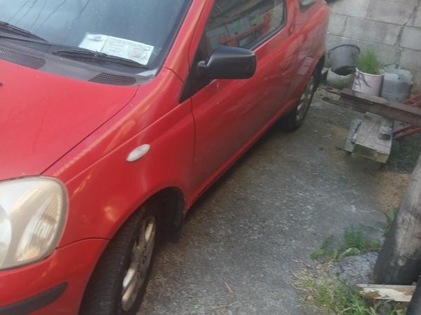 Toyota Yaris Hatchback, Petrol, 2004, Red