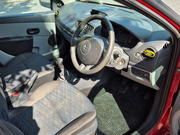 Renault Clio Hatchback, Petrol, 2007, Red