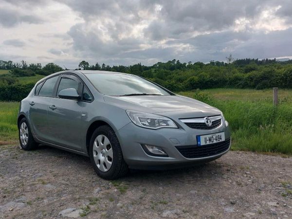 Vauxhall Astra Hatchback, Petrol, 2011, Silver