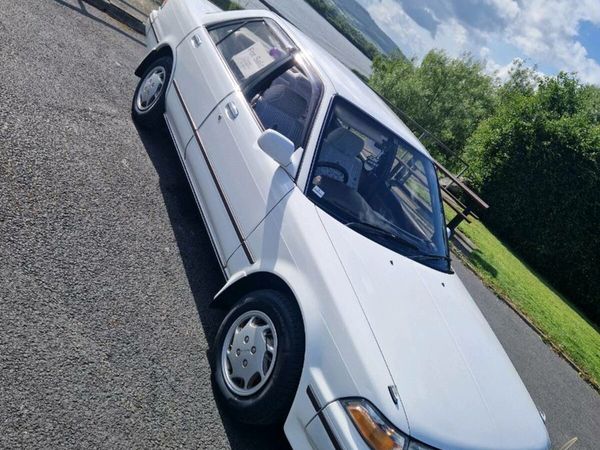 Toyota Carina Saloon, Petrol, 1990, White