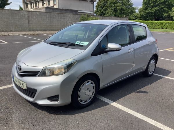 Toyota Yaris Hatchback, Diesel, 2014, Silver