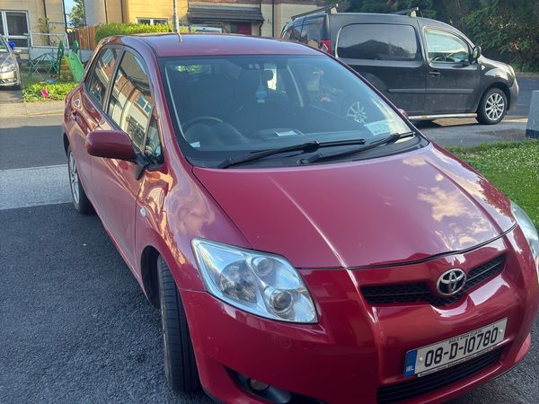 Toyota Auris Hatchback, Petrol, 2008, Red