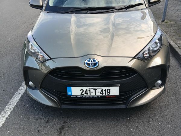 Toyota Yaris Hatchback, Petrol Hybrid, 2024, Green