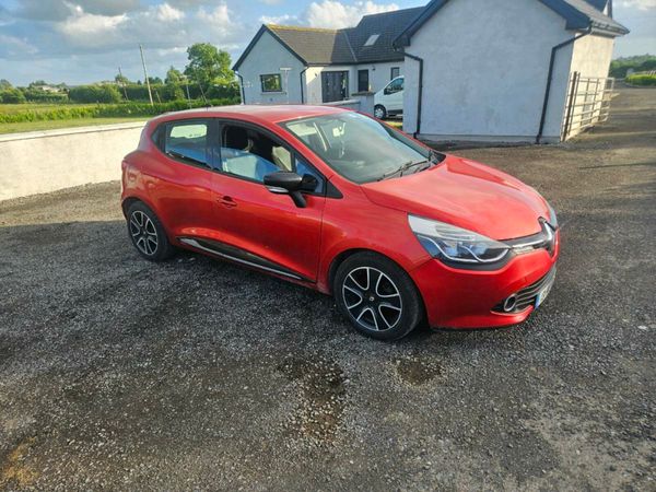 Renault Clio Hatchback, Diesel, 2013, Red