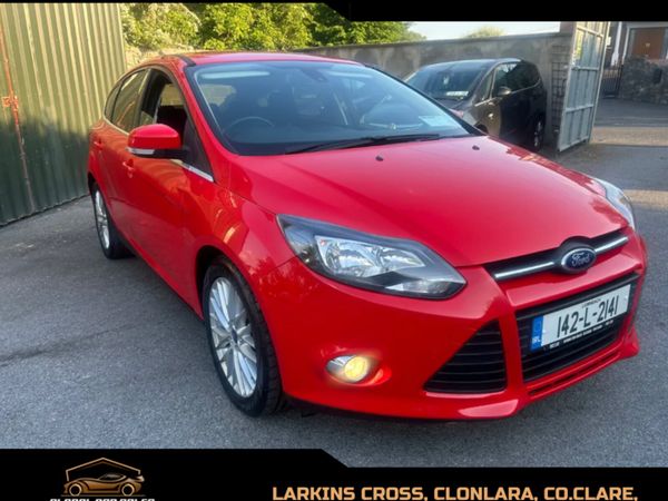 Ford Focus Hatchback, Petrol, 2014, Red