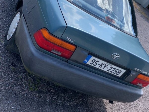Toyota Corolla Saloon, Petrol, 1995, Green